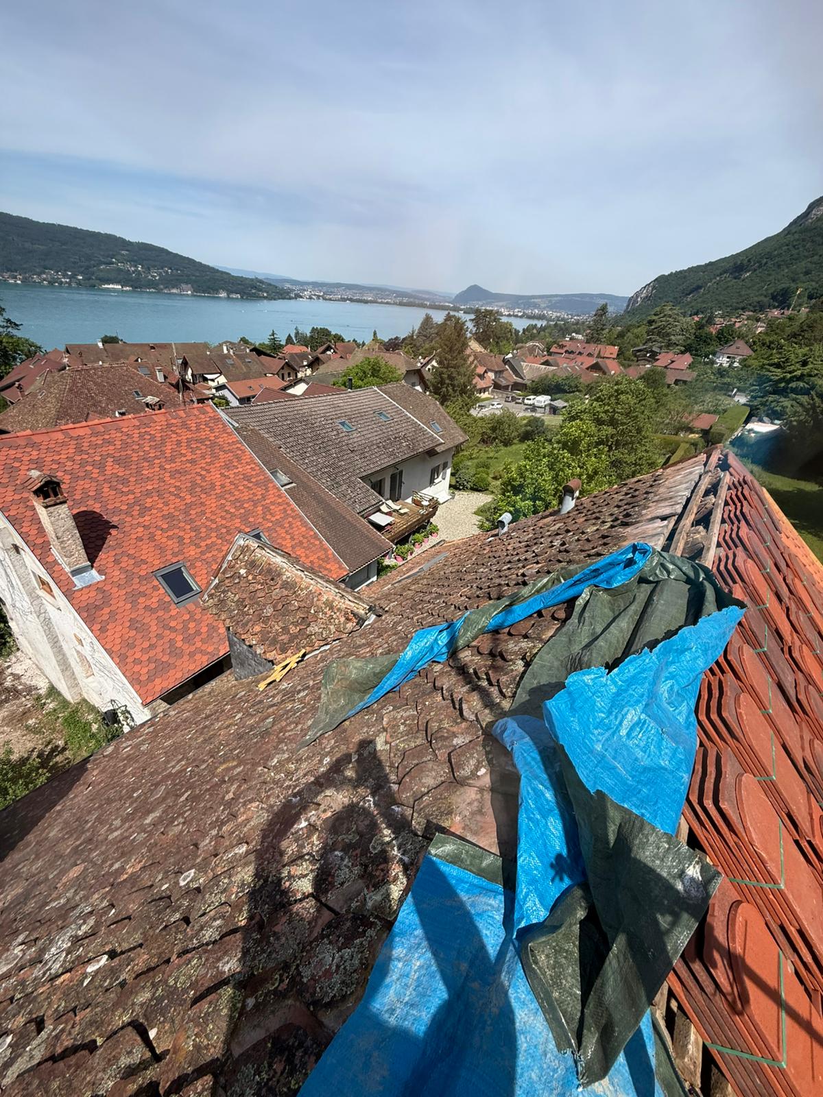 Couvreur au travail à Thonon-les-Bains